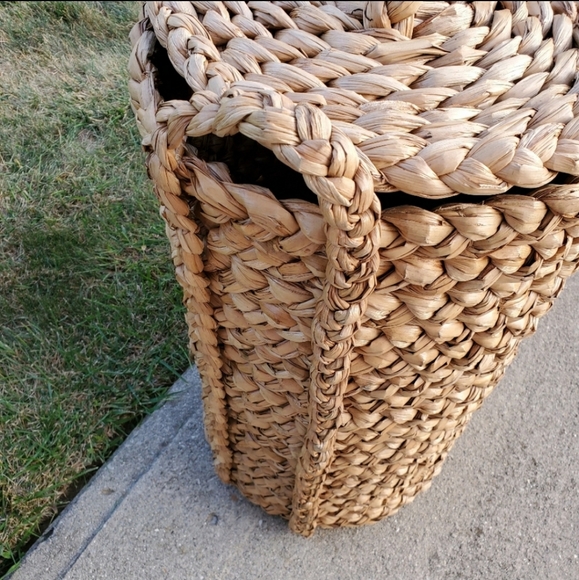 POTTERY BARN BEACHCOMBER HAMPERS - Picture 8 of 9